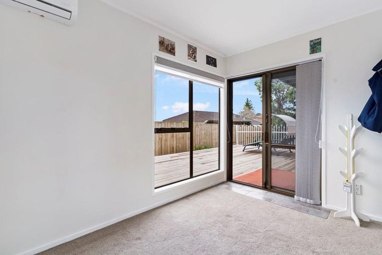 Photo of property in 2/30 Redoubt Road, Goodwood Heights, Auckland, 2105