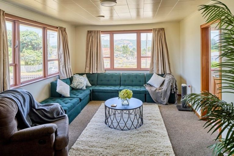 Photo of property in 9 Falcon Street, Cannons Creek, Porirua, 5024