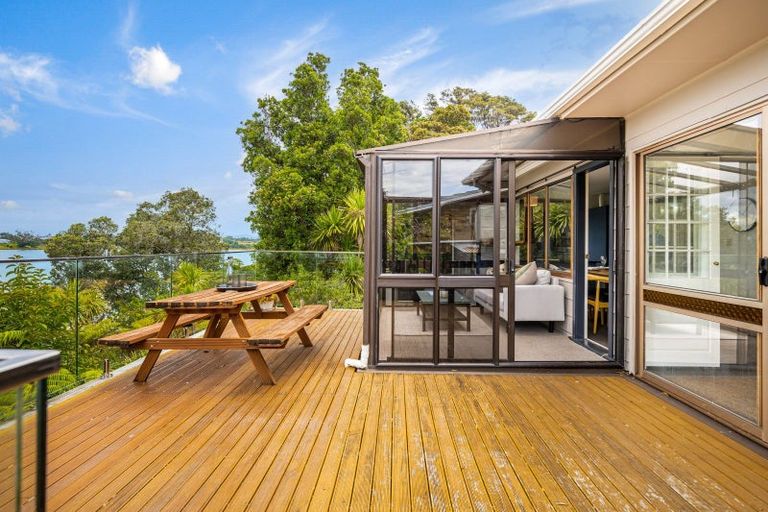 Photo of property in 27 Ferry Parade, Herald Island, Auckland, 0618