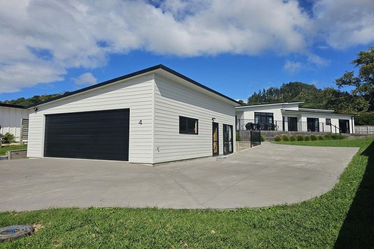 Photo of property in 4 Fred Harsant Drive, Cooks Beach, 3591