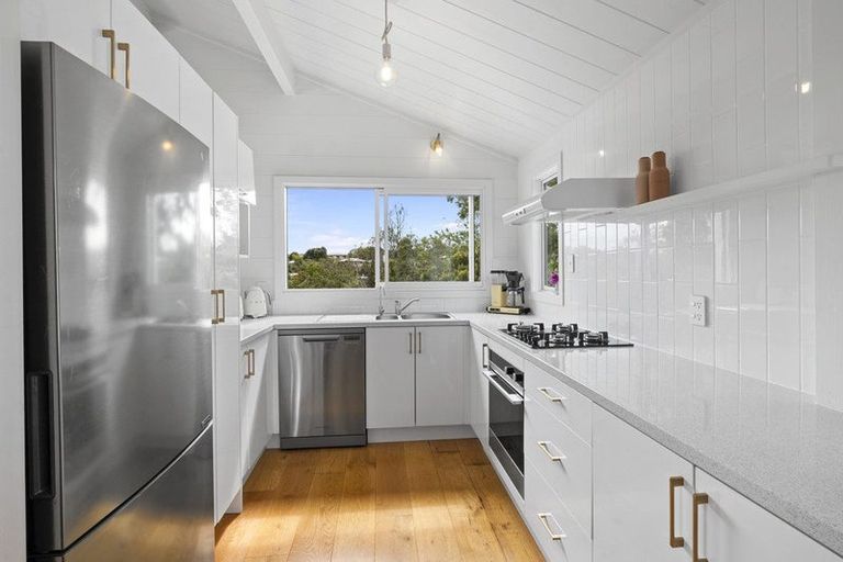 Photo of property in 12 Honnor Place, Hurdon, New Plymouth, 4310