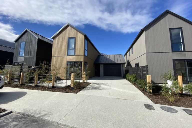 Photo of property in 27 Mulholland Drive, Jacks Point, 9371