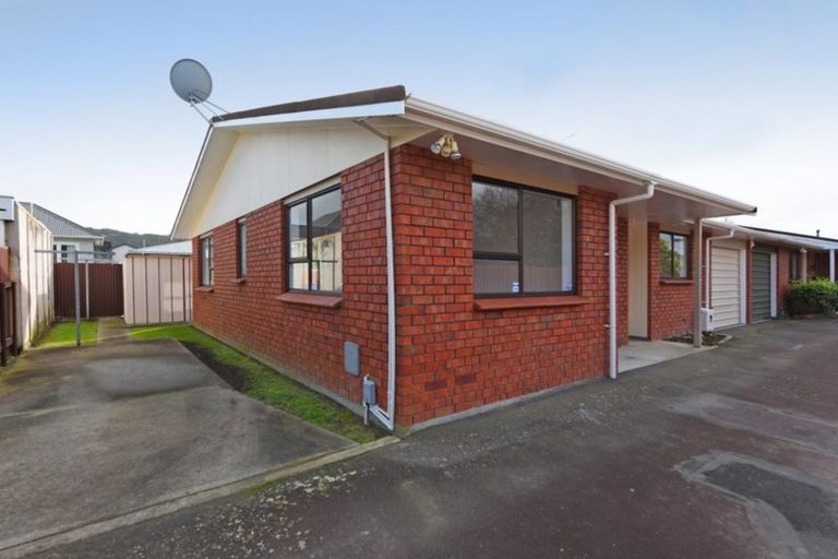 Photo of property in 2/23a Ranfurly Street, Trentham, Upper Hutt, 5018