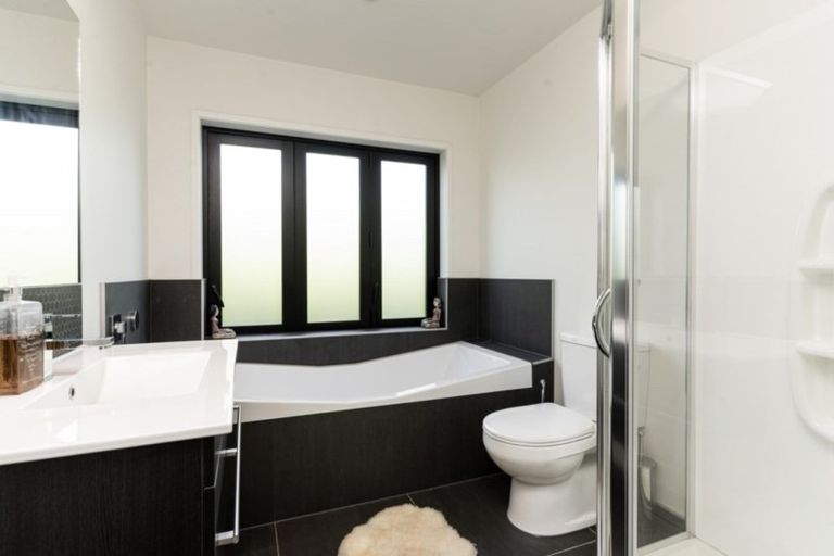 Photo of property in 4 Burgundy Drive, Martinborough, 5711