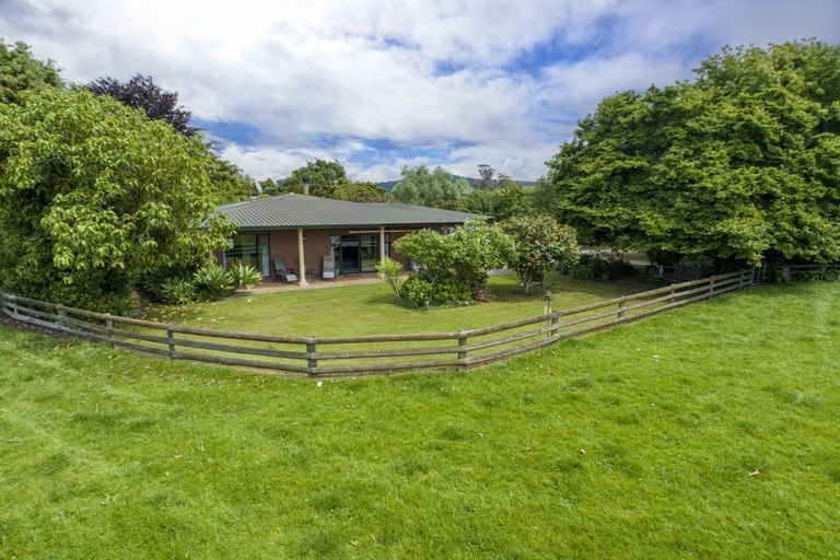 Photo of property in 13 Waingake Road, Manutuke, 4072