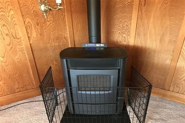 Photo of property in 17 Scotland Terrace, Green Island, Dunedin, 9018