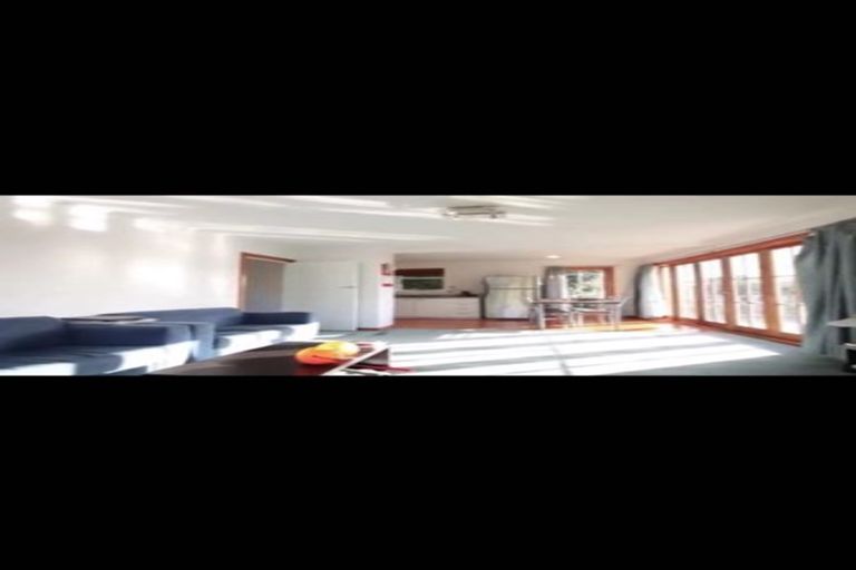 Photo of property in 1/396 Glenfield Road, Glenfield, Auckland, 0629