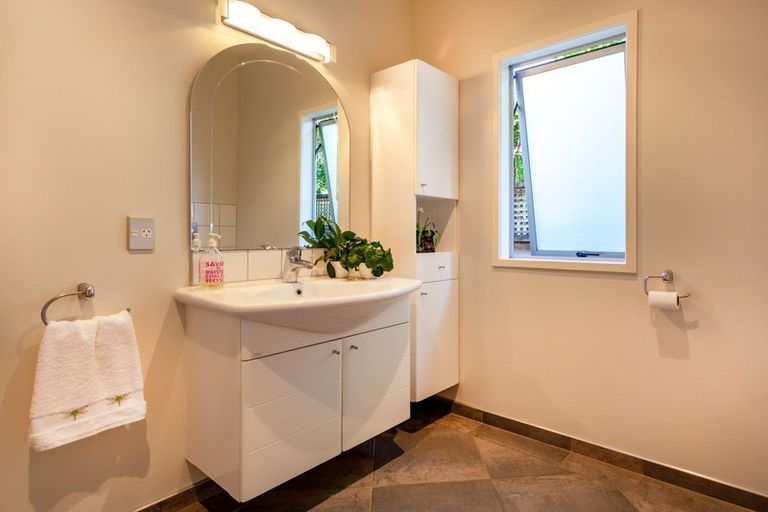 Photo of property in 17 Hahei Beach Road, Hahei, Whitianga, 3591