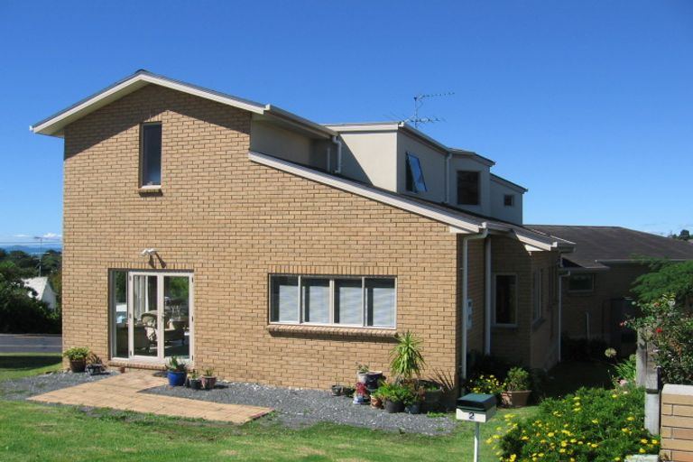 Photo of property in 2/58 Arran Road, Browns Bay, Auckland, 0630