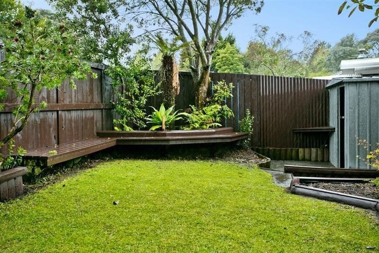 Photo of property in 15 Sequoia Place, Sunnynook, Auckland, 0620