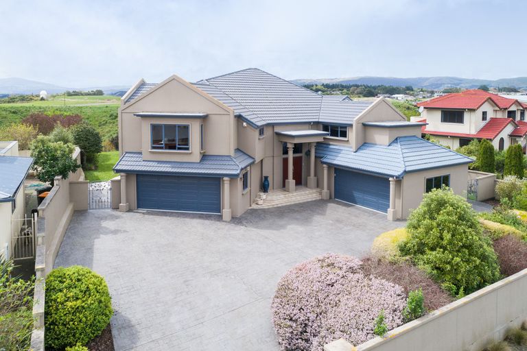 Photo of property in 33 Ruapehu Drive, Fitzherbert, Palmerston North, 4410