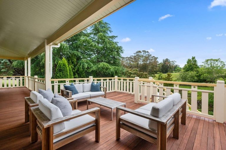 Photo of property in 3 Daphne Harden Lane, Paremoremo, Auckland, 0632