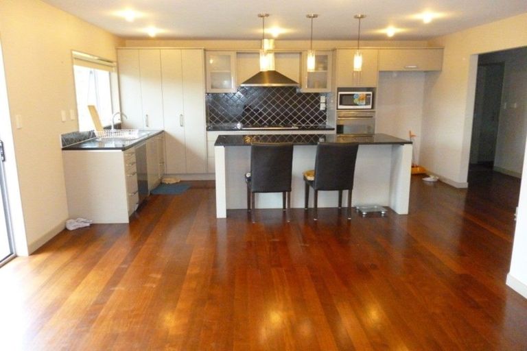 Photo of property in 18 Spoonbill Place, Unsworth Heights, Auckland, 0632