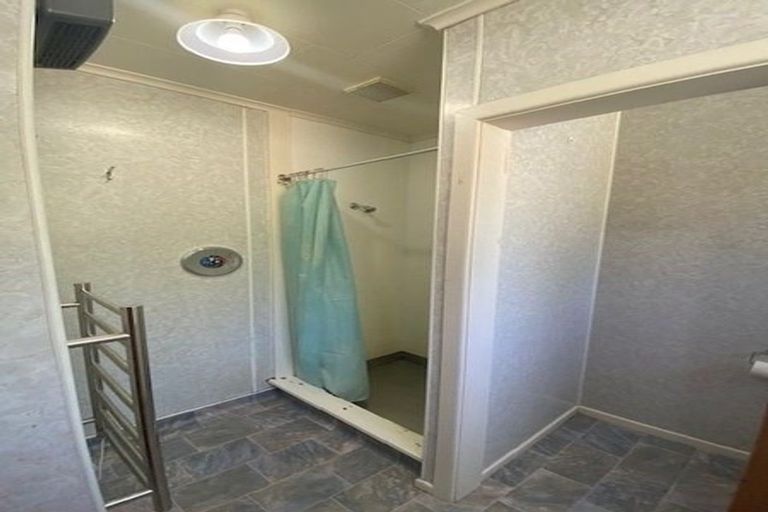 Photo of property in 3b Peckham Grove, Tawa, Wellington, 5028