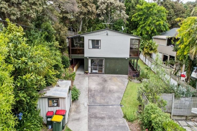 Photo of property in 25 Waiora Road, Stanmore Bay, Whangaparaoa, 0932