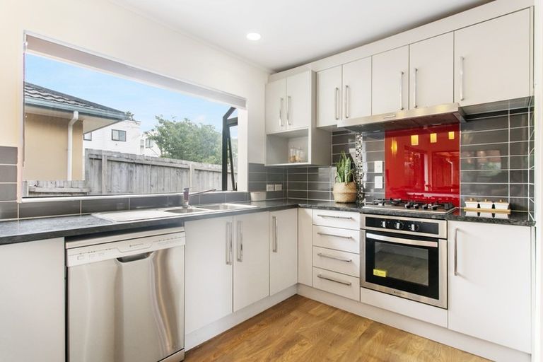 Photo of property in 1/19 Bond Crescent, Forrest Hill, Auckland, 0620