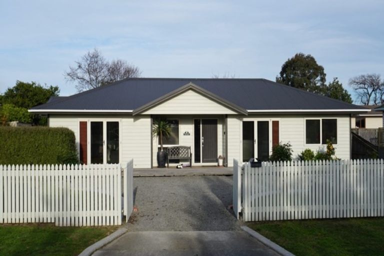 Photo of property in 8 Sackville Street, Martinborough, 5711