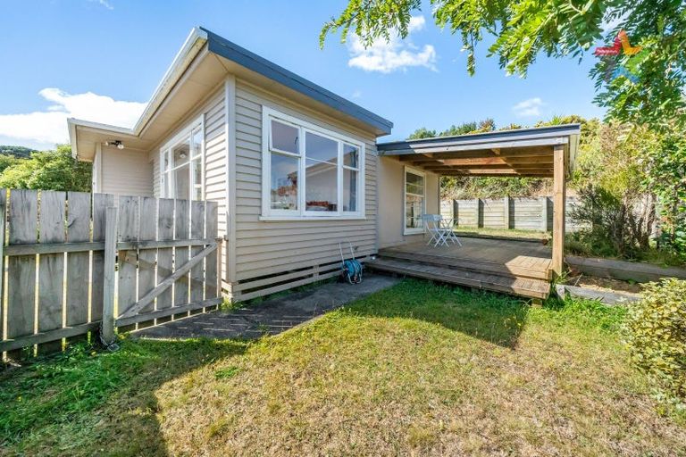 Photo of property in 12 Owhiti Street, Titahi Bay, Porirua, 5022