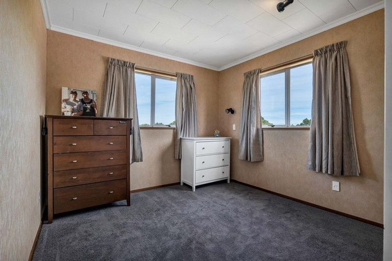 Photo of property in 35 Weraroa Road, Waverley, 4510