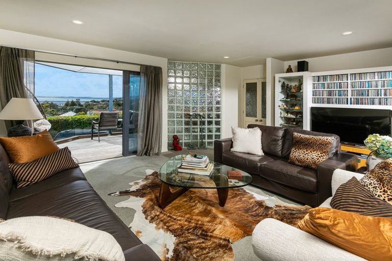 Photo of property in 2/35 Channel View Road, Campbells Bay, Auckland, 0630