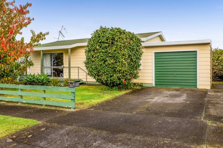 Photo of property in 1 Charles Major Place, Hawera, 4610