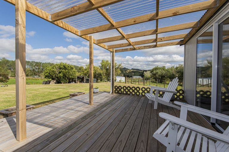 Photo of property in 46 Whakapirau Road, Maungaturoto, 0583