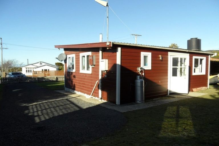 Photo of property in 10 Miro Street, Kaka Point, 9271