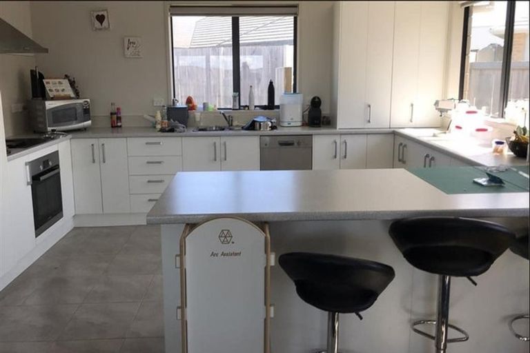 Photo of property in 15 Sinead Court, Grandview Heights, Hamilton, 3200