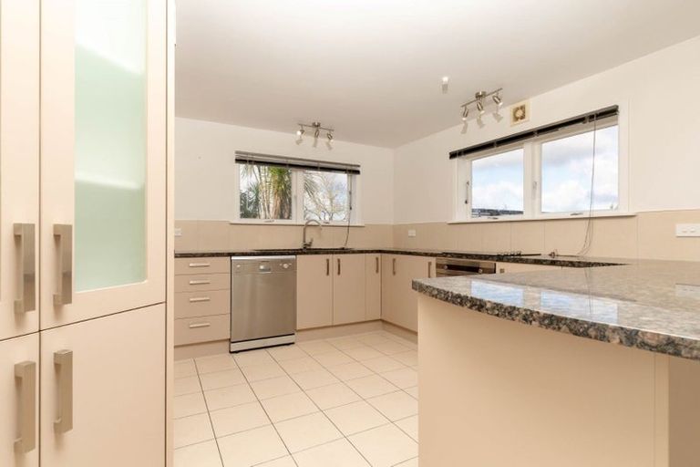 Photo of property in 6 Swanson Road, Henderson, Auckland, 0610