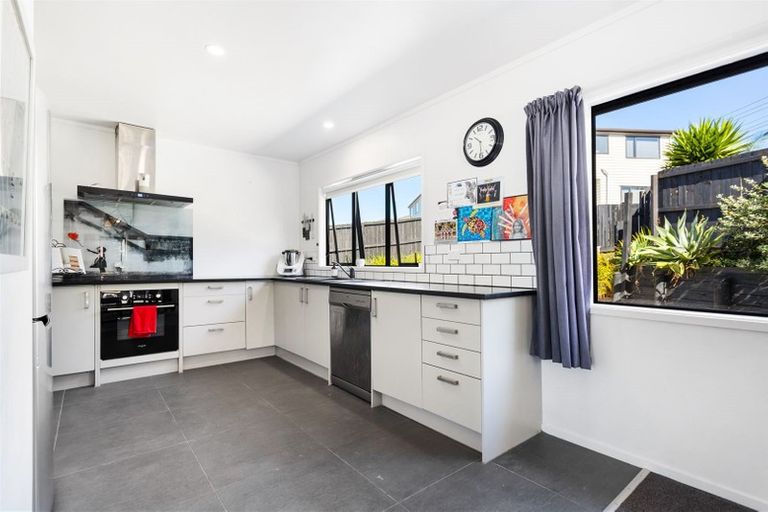 Photo of property in 230d Sturges Road, Henderson, Auckland, 0612