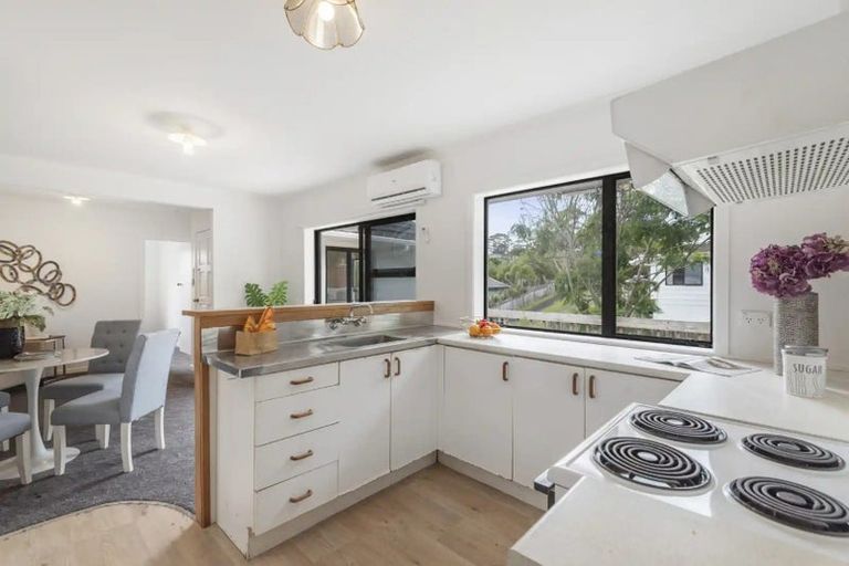 Photo of property in 1/24 Richards Avenue, Forrest Hill, Auckland, 0620