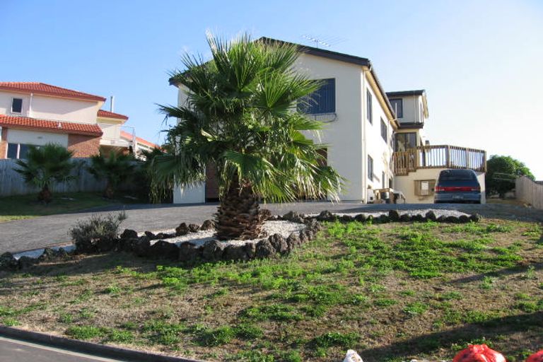 Photo of property in 28 St Clair Place, Browns Bay, Auckland, 0630