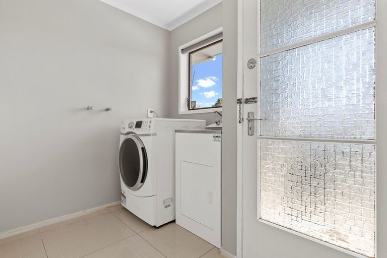 Photo of property in 6 Suwyn Place, Weymouth, Auckland, 2103