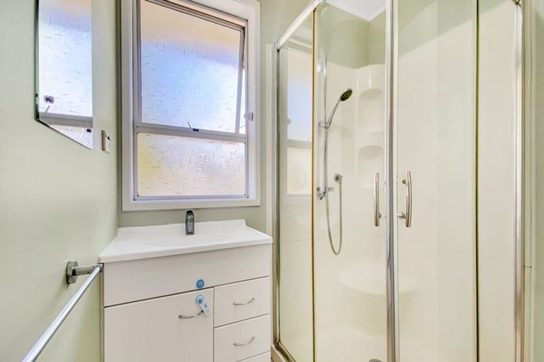 Photo of property in 1/12 Newstead Avenue, Browns Bay, Auckland, 0632