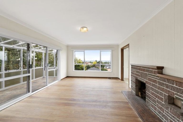 Photo of property in 5a Tirimoana Road, Te Atatu South, Auckland, 0602