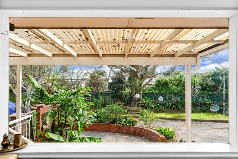 Photo of property in 6 Youngs Road, Papakura, 2110