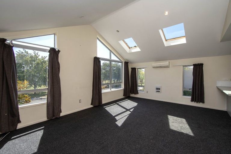 Photo of property in 14 Titirangi Crescent, Parklands, Christchurch, 8083