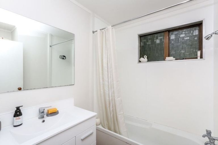 Photo of property in 28b Riversdale Drive, Merrilands, New Plymouth, 4312