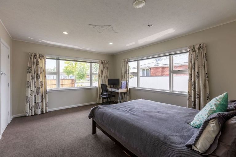 Photo of property in 308 Main North Road, Redwood, Christchurch, 8051