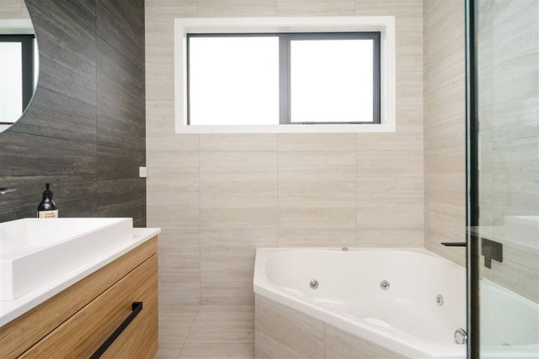 Photo of property in 18 Silkwood Place, Fitzherbert, Palmerston North, 4410