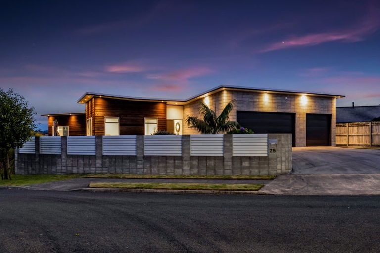 Photo of property in 25 Aderman Place, Hurworth, New Plymouth, 4310