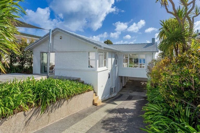 Photo of property in 6 Monarch Avenue, Hillcrest, Auckland, 0627