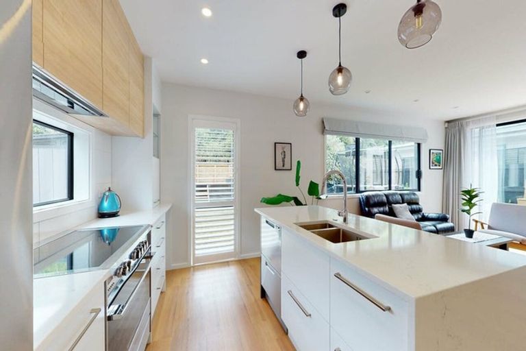 Photo of property in 105 Silverstream Road, Crofton Downs, Wellington, 6035