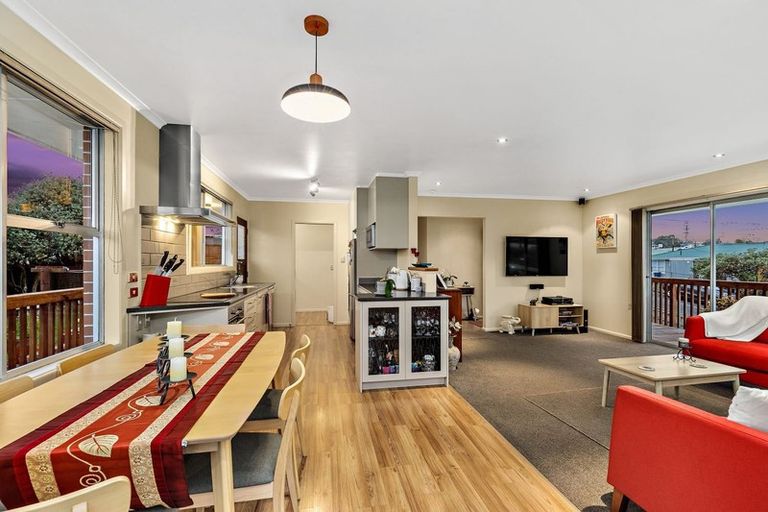 Photo of property in 3 Lowtherhurst Road, Massey, Auckland, 0614