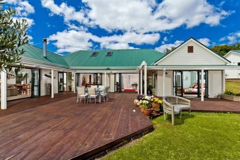 Photo of property in 56 Roland Road, Greenhithe, Auckland, 0632