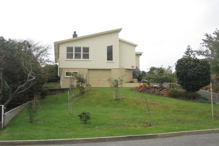 Photo of property in 15 Kowhai Grove, Raumati Beach, Paraparaumu, 5032
