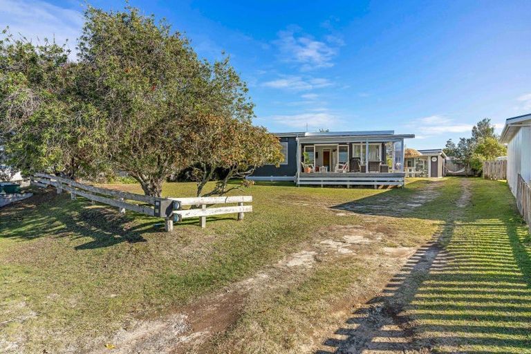 Photo of property in 132 Achilles Avenue, Whangamata, 3620