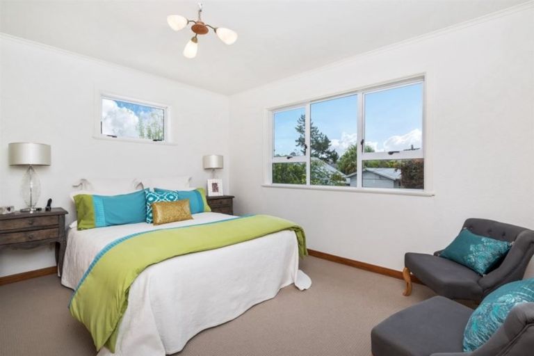 Photo of property in 9 Phillip Parade, Forrest Hill, Auckland, 0620