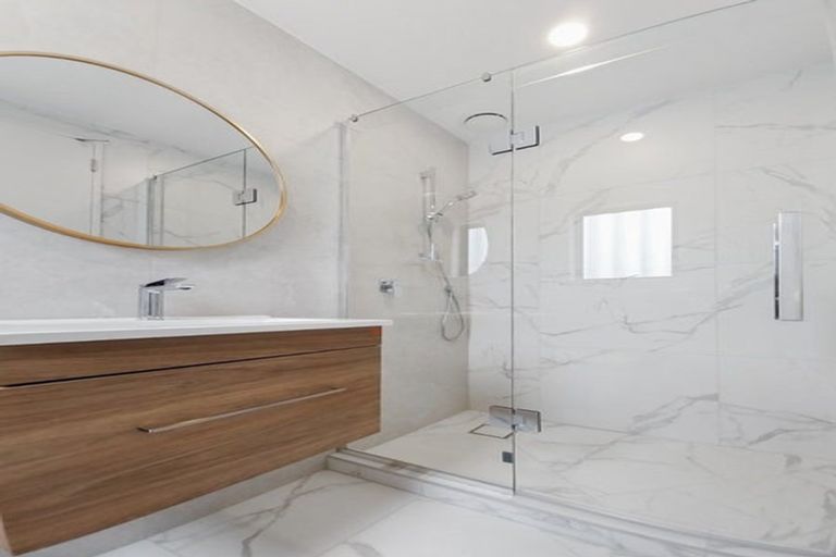 Photo of property in 29b Dawnhaven Drive, Te Atatu Peninsula, Auckland, 0610