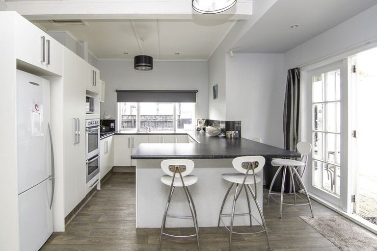 Photo of property in 36 Shamrock Street, Takaro, Palmerston North, 4412